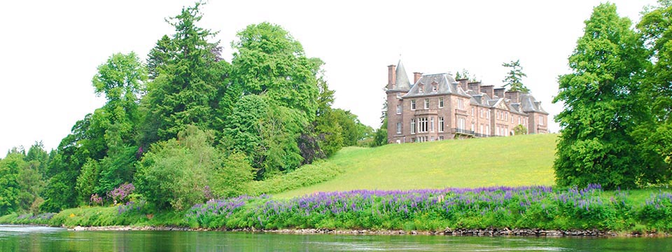 Country House to rent on river Tay